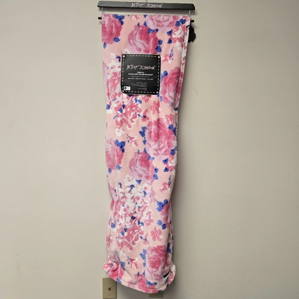 Betsy Johnson Floral Twin XL Ultra Soft Plush Throw Blanket Pink Blue